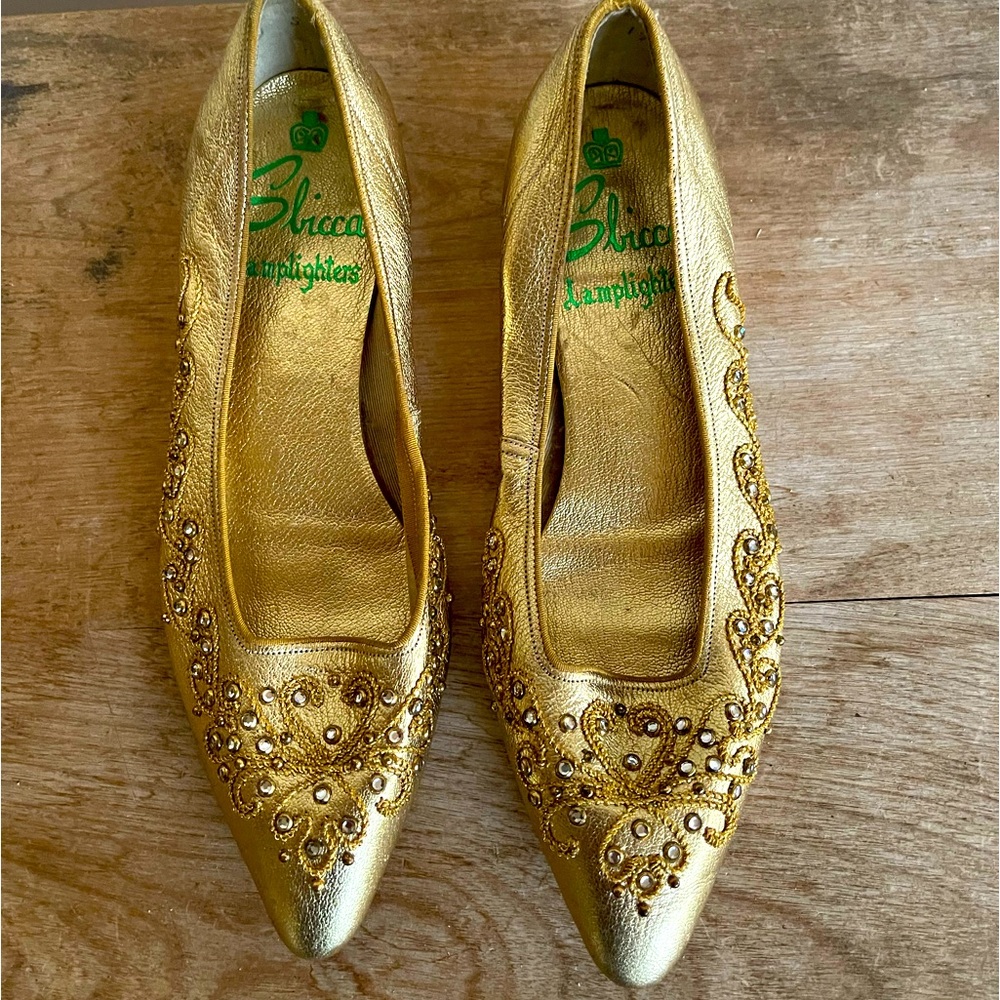 SBICCA LAMPLIGHTERS Vtg 80’s Gold Metallic Leather Embroidered Beaded Flats 5B